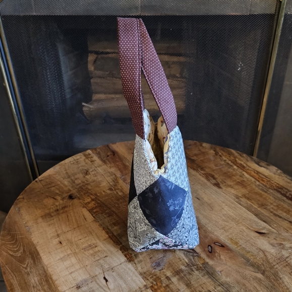 Reversible Handmade Quilted Patch Work Egg Basket Bag with Hens - Picture 4 of 7